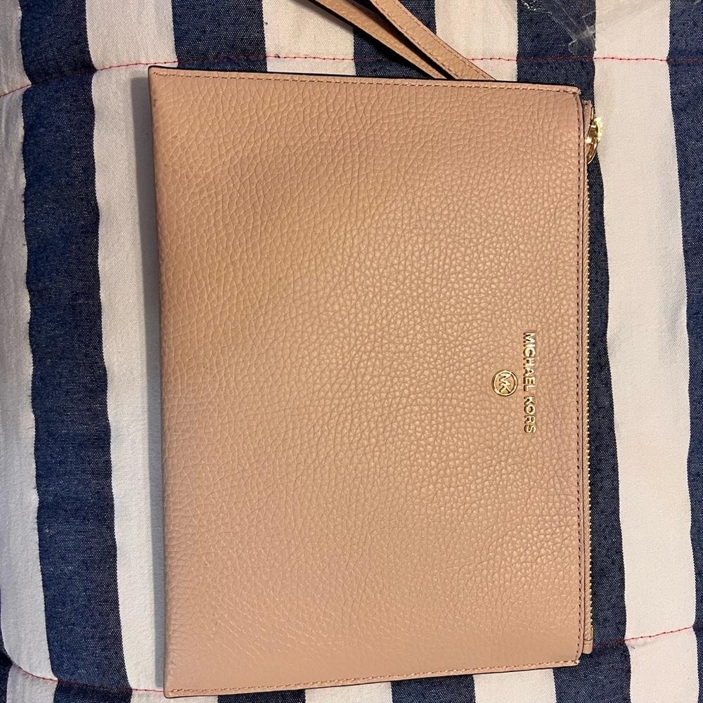 Michael kors wristlet